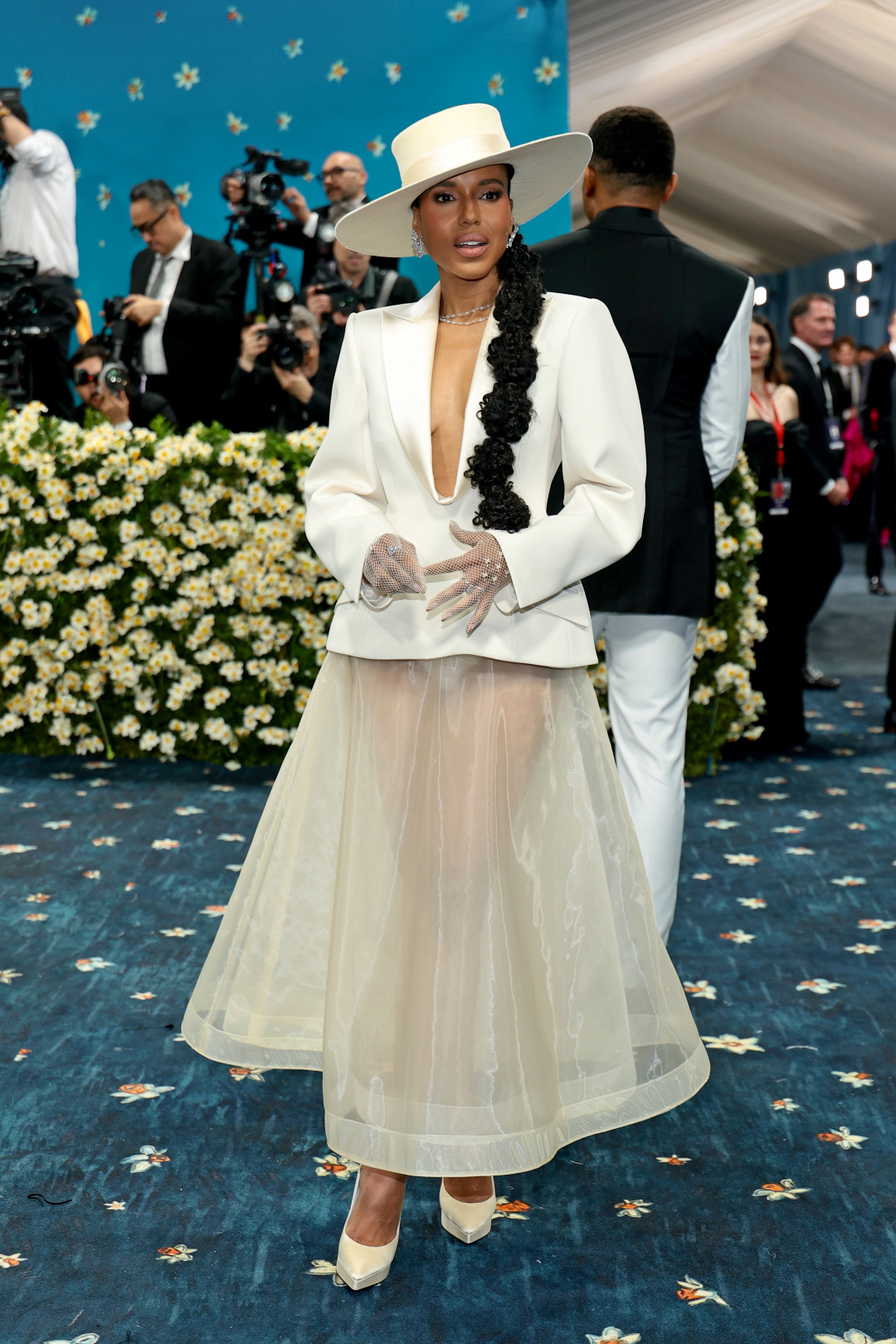 Эти селебрити выбрали для Met Gala 2025 знойные «голые» образы